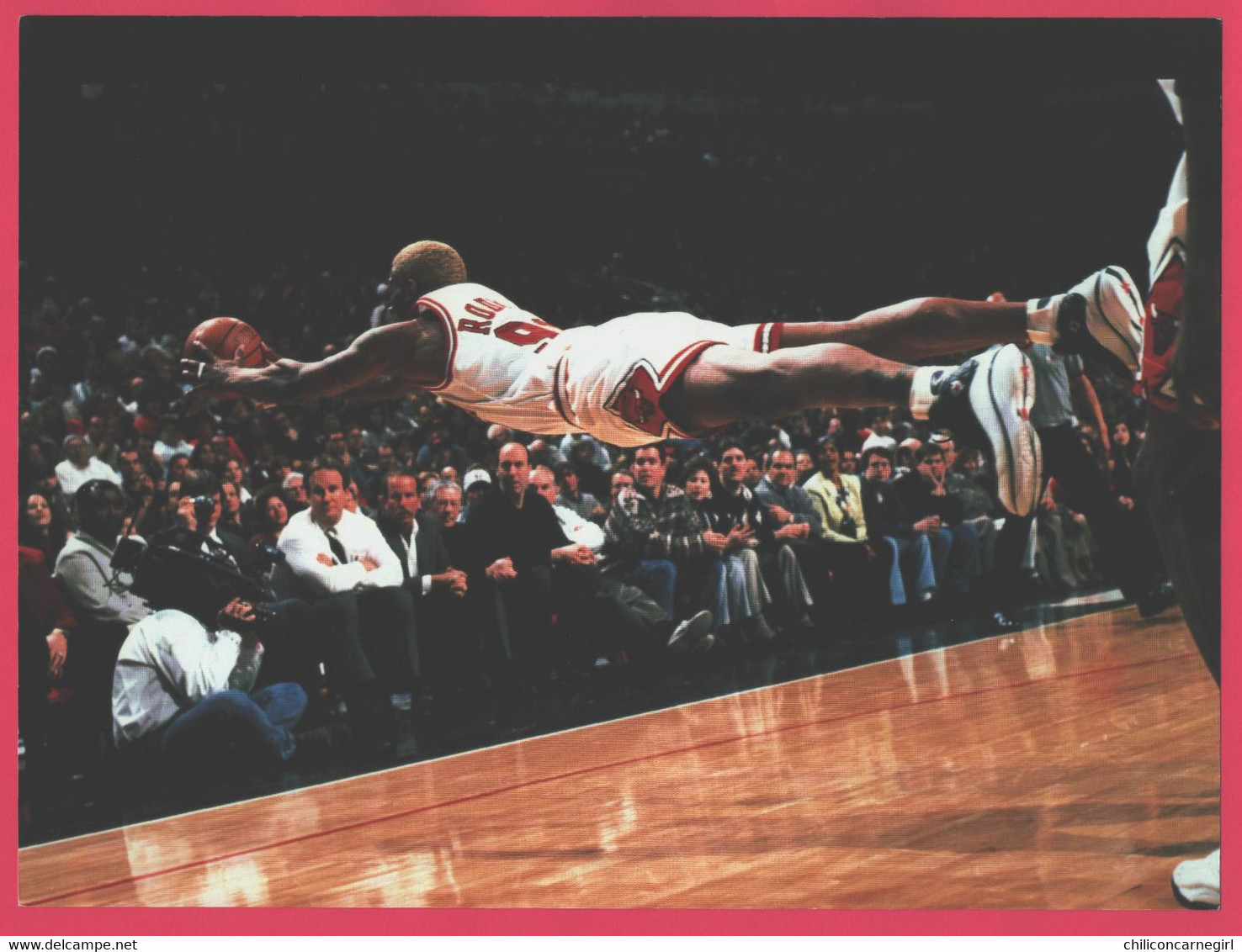 Grande Photo 34,3 X 26 Cm - Plongeon De DENNIS RODMAN Equipe Des CHICAGO BULLS Chicago 1997 Match Golden States Warriors - Other & Unclassified