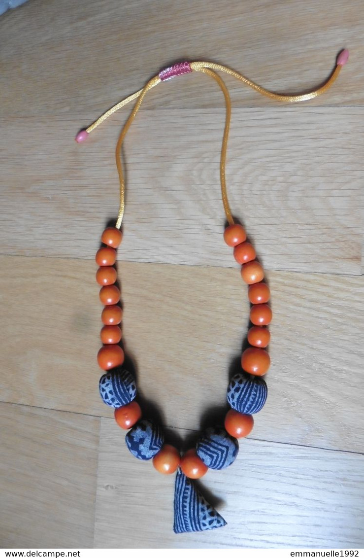 Neuf - Collier Ethnique Exotique En Perles De Bois Et Tissu Batik Asie Océanie - Collane/Catenine