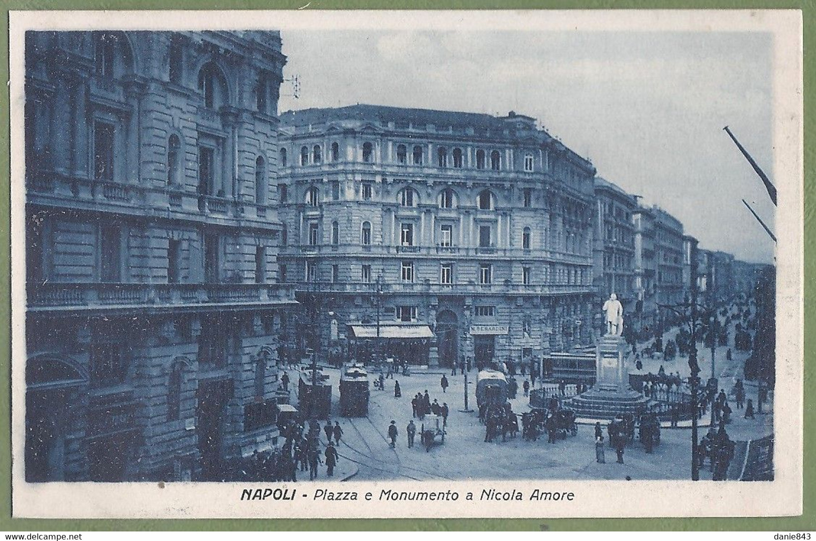 CPA Vue Rare - ITALIE - NAPOLI - PLAZZA E MONUMENTO A NICOLA AMORE - Belle Animation - édition E. De Magistris - Napoli (Naples)