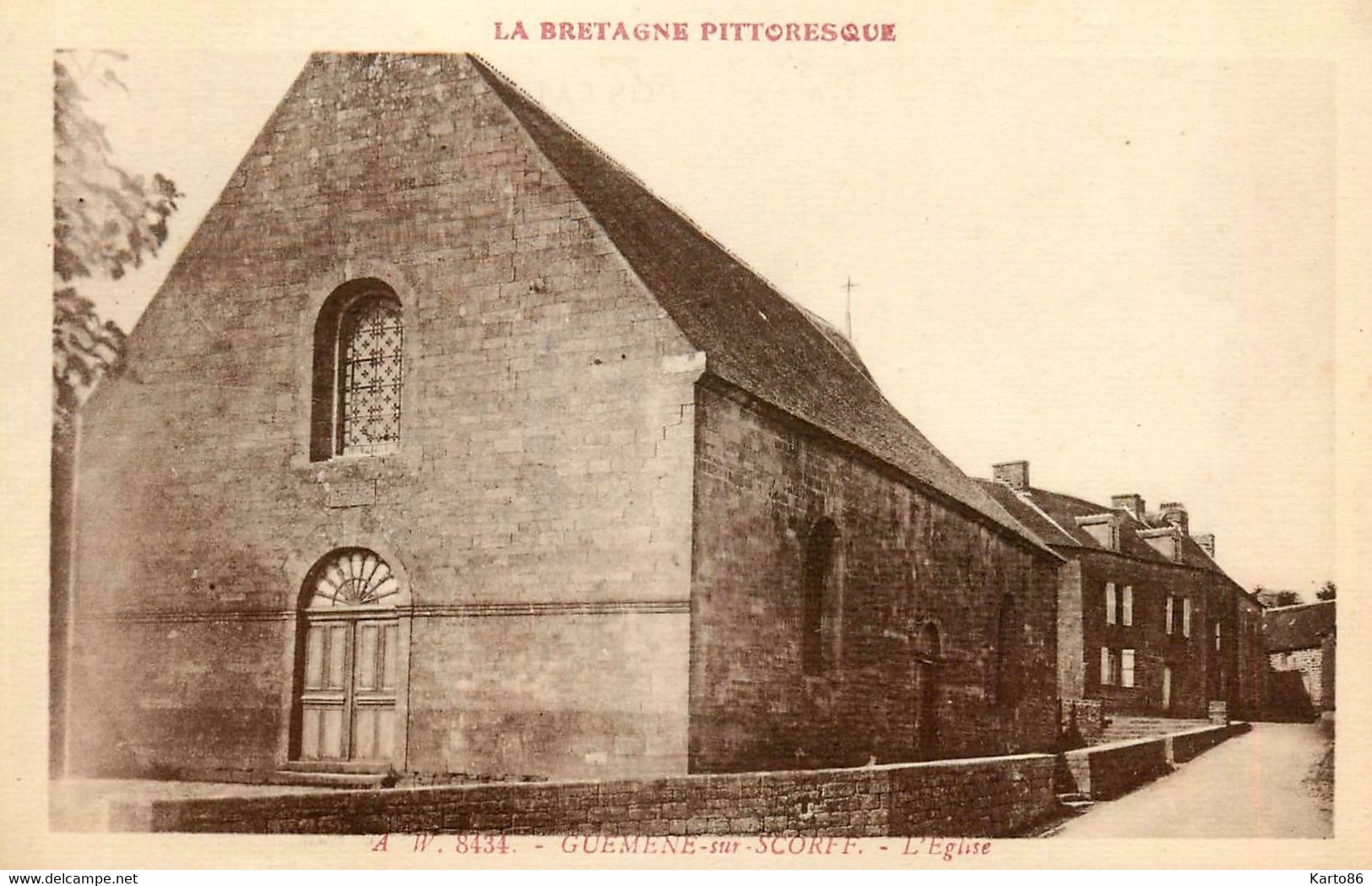 Guémené Sur Scorff * Un Coin De La Ville , Rue Et église - Guemene Sur Scorff