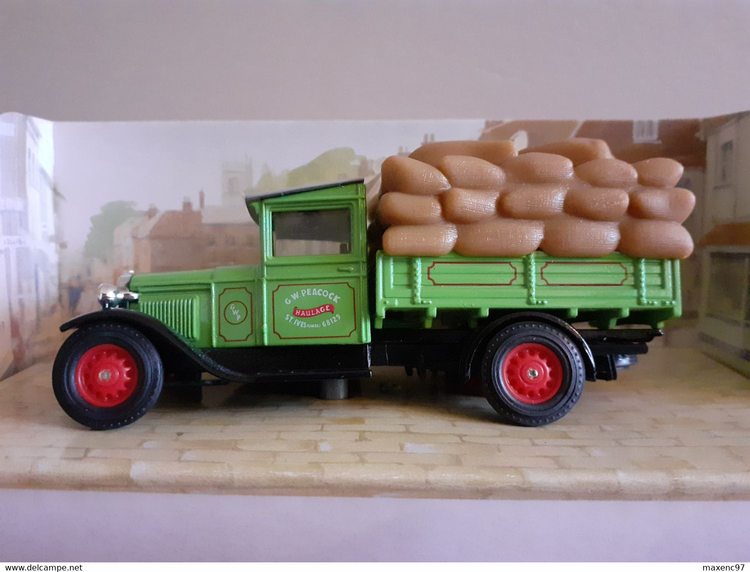 Y62 1932 MODEL AA FORD TON TRUCK GW PEACOCK - Matchbox