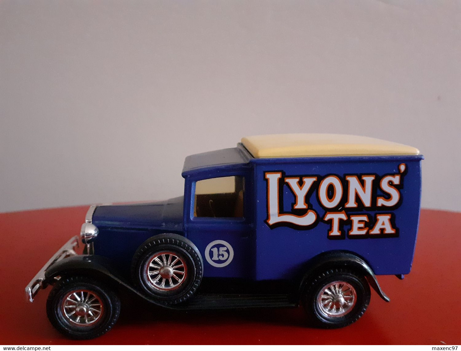 Y22 1930 MODEL A FORD VAN LYONS TEA  MATCHBOX MODEL OF YESTERYEAR - Matchbox