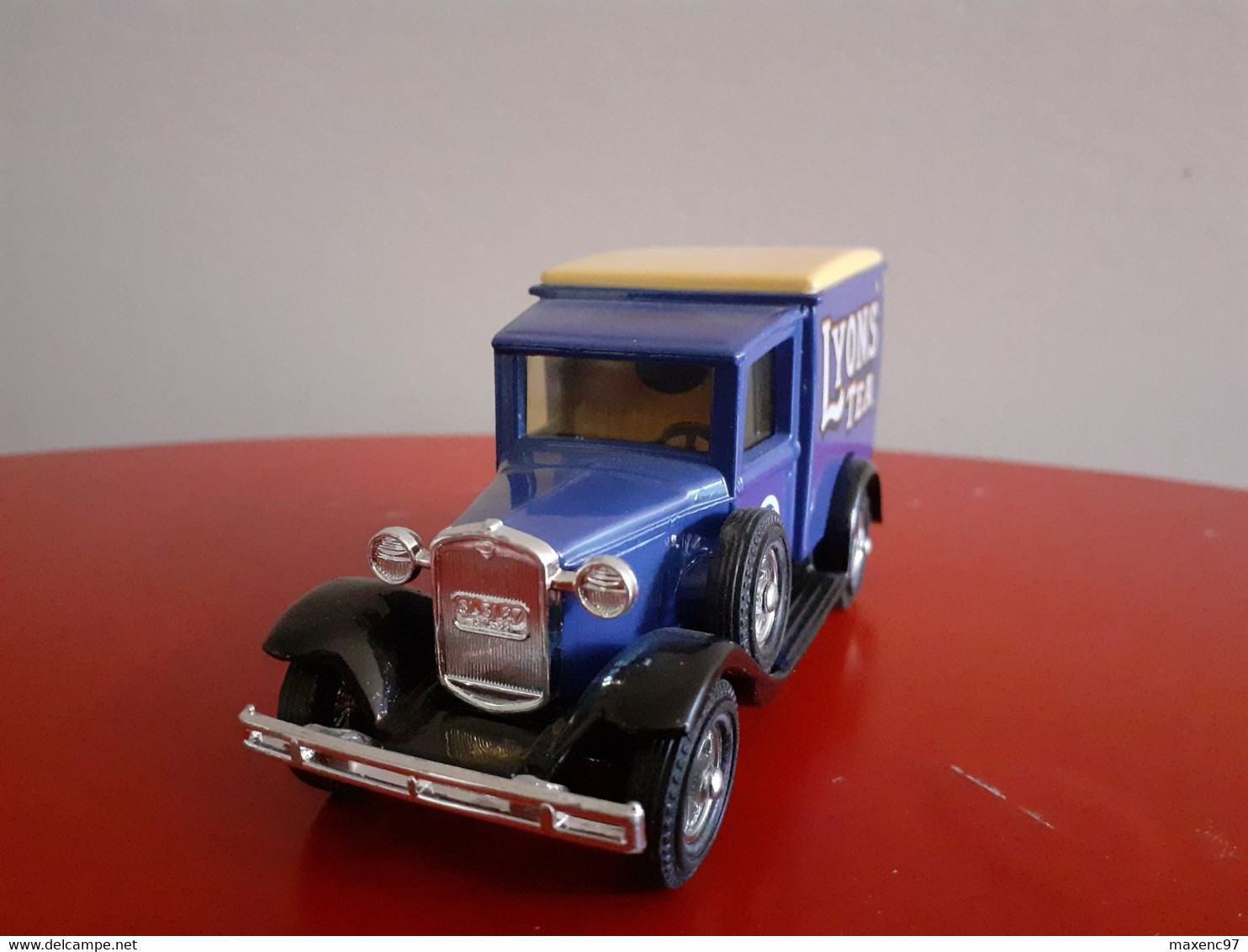 Y22 1930 MODEL A FORD VAN LYONS TEA  MATCHBOX MODEL OF YESTERYEAR - Matchbox