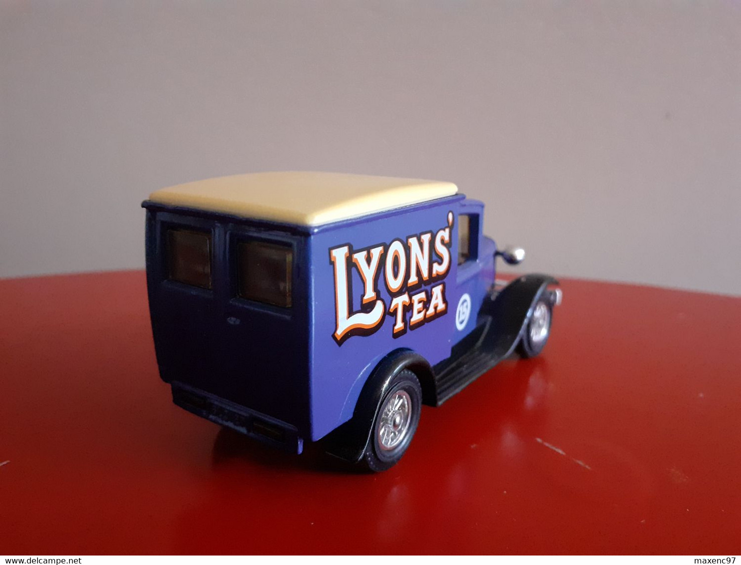 Y22 1930 MODEL A FORD VAN LYONS TEA  MATCHBOX MODEL OF YESTERYEAR - Matchbox