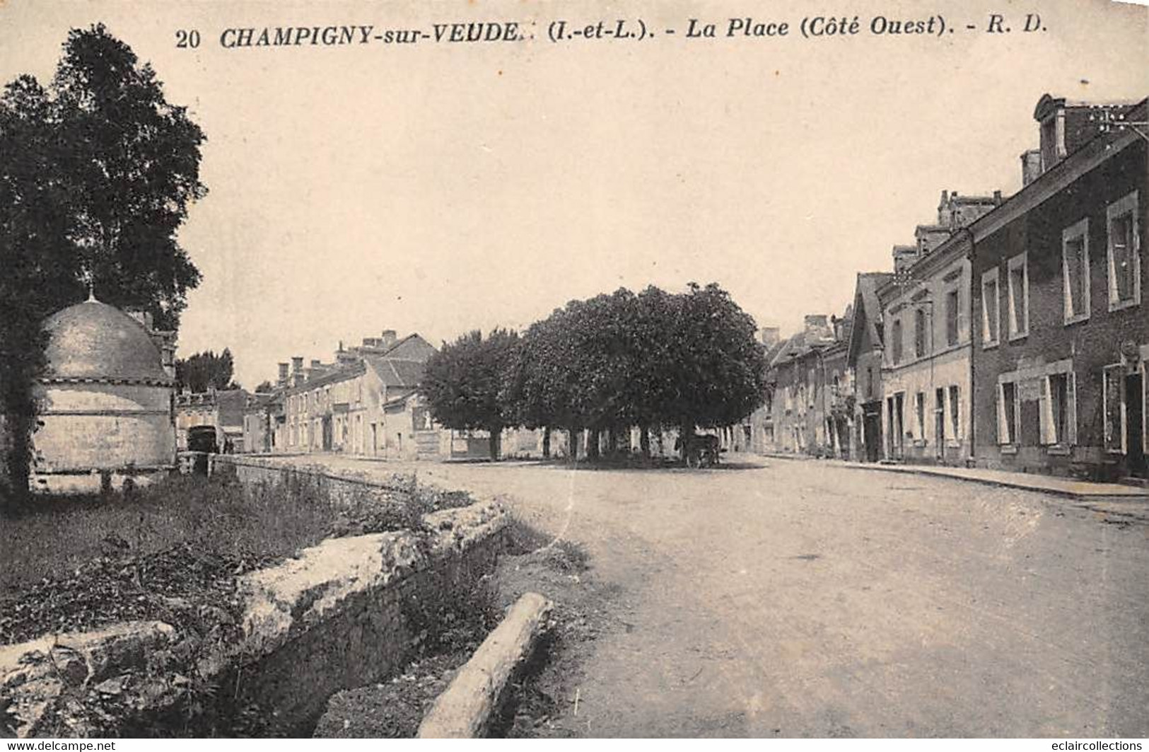 Champigny-sur-Veude      37        La Place ,  N° 20         (voir Scan) - Champigny-sur-Veude
