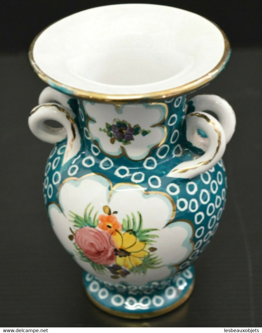 PETIT VASE PORCELAINE ITALY DERUTA FLEURI FLEURS MILIEU XXe MAJOLIQUE VINTAGE COLLECTION VITRINE - Deruta (ITA)