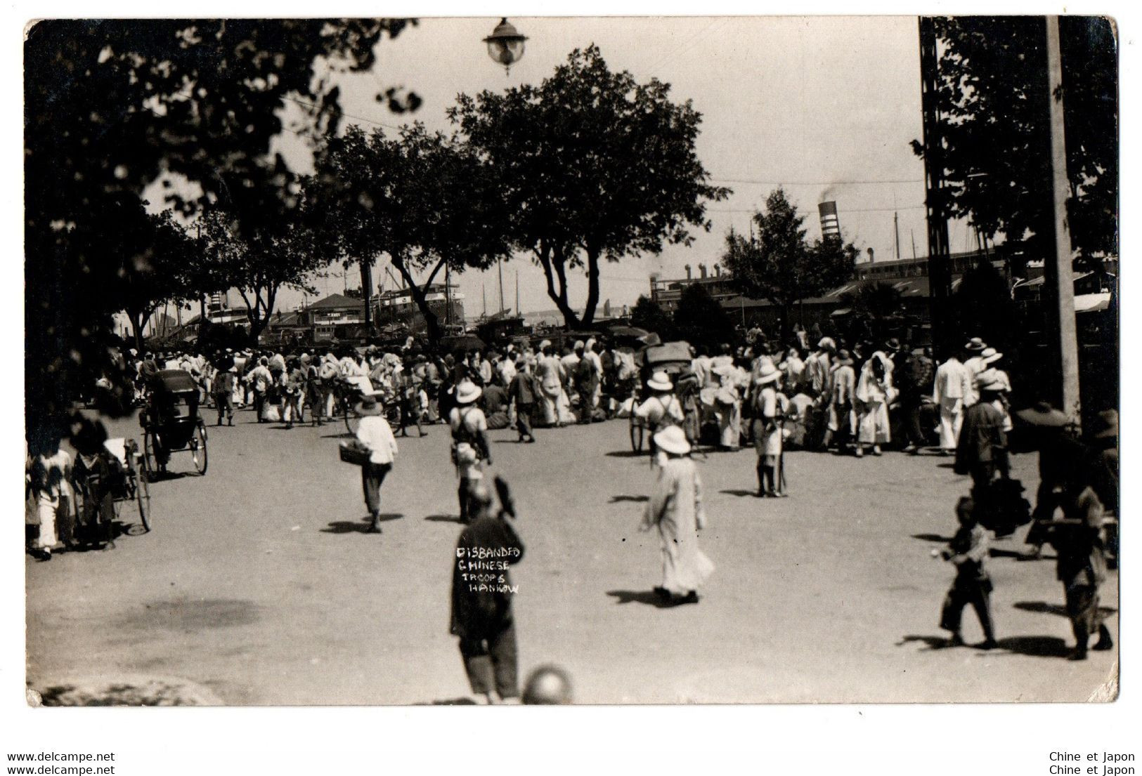 1926 HANKOW Disbanded Chinese Troops At Bund / Ships PHOTO Postcard Chine Hankou Hankeou Army War Soldiers - Chine