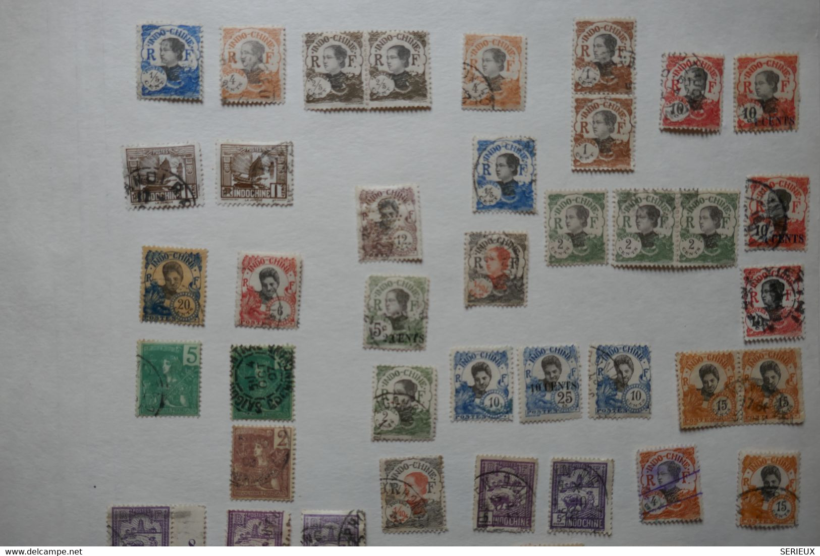 ¤3 INDO CHINA  1930  PAGE DE  TIMBRES DIVERS. SURCHARGES  +OBLITERATIONS DIVERSES A VOIR - Gebraucht