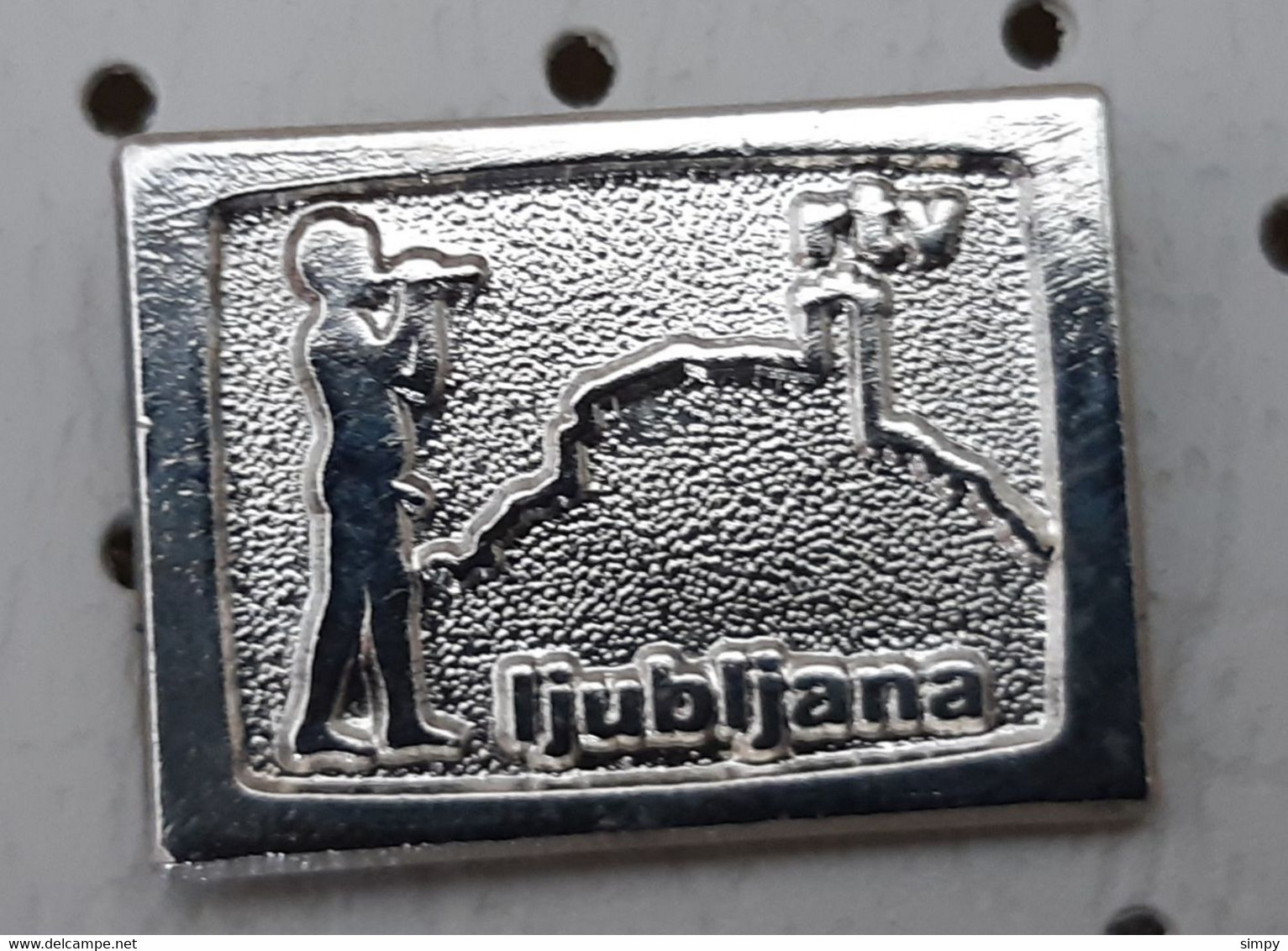 Radio Television  RTV Ljubljana Music Boy With A Whistle Slovenia Pin - Médias