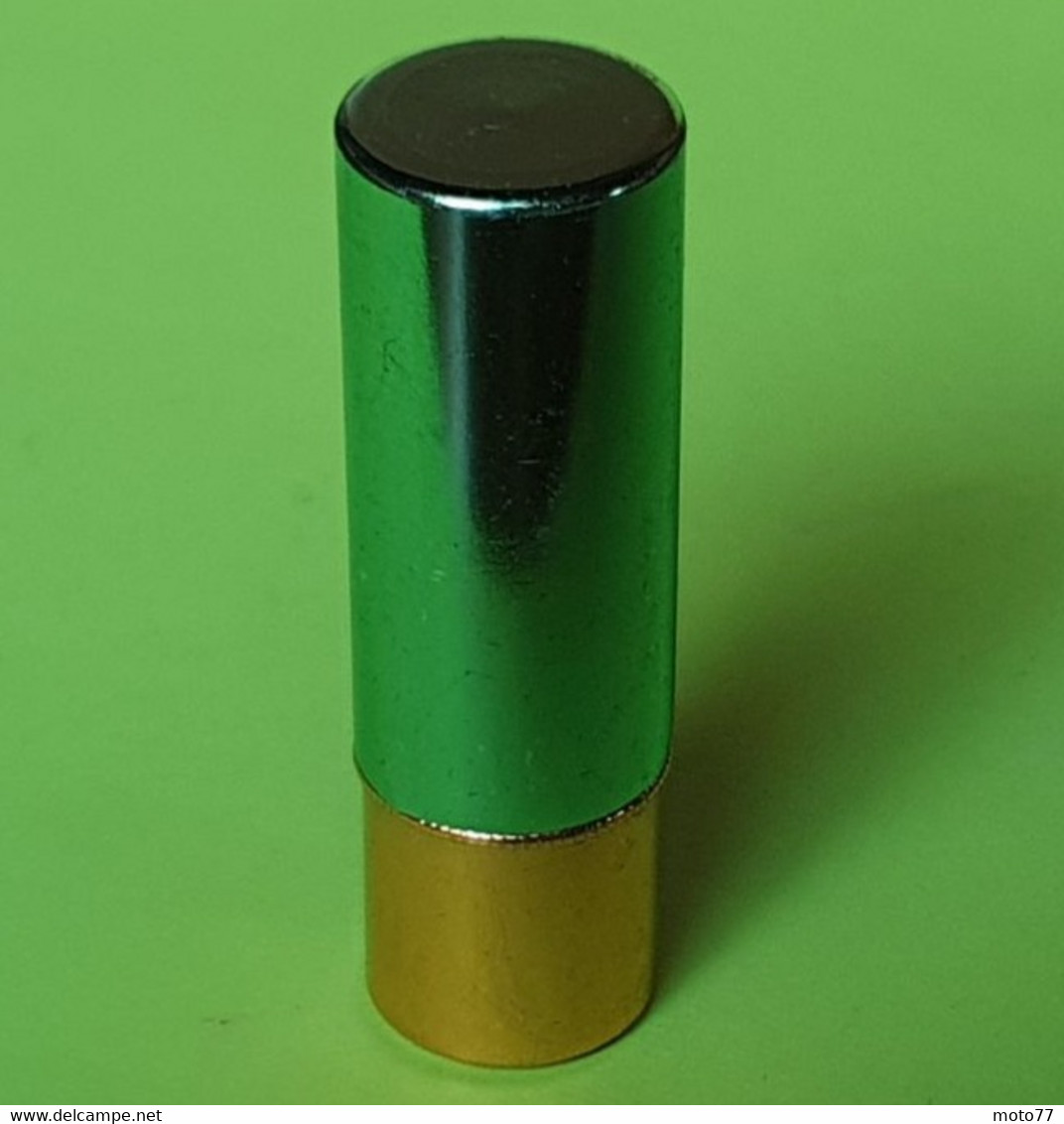 Ancien BRIQUET Vert - Jamais Utilisé - Environ 5.5 X 1.5 Cm De Diamètre - Vers 1960 - Autres & Non Classés