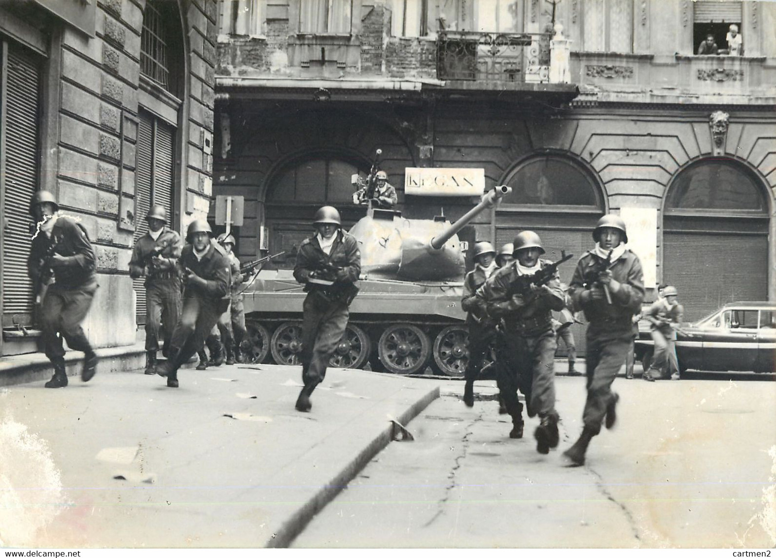 PHOTOGRAPHIE ANCIENNE : CHILI CHILE COUP D'ETAT 1973 TANK SOLDATS CHAR D'ASSAUT GUERRE MILITAIRE RESISTANCE - Chili