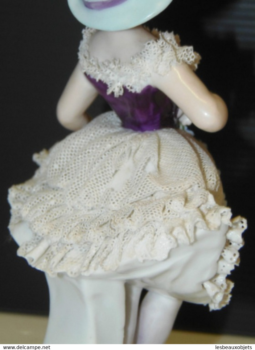 STATUETTE DANSEUSE PORCELAINE CAPODIMONTE robe dentelle objet de vitrine XIXe collection déco