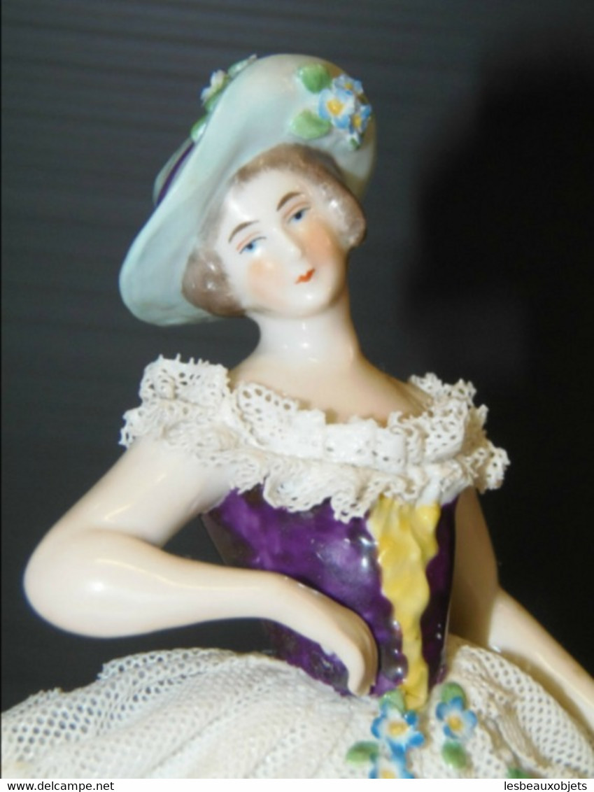 STATUETTE DANSEUSE PORCELAINE CAPODIMONTE robe dentelle objet de vitrine XIXe collection déco
