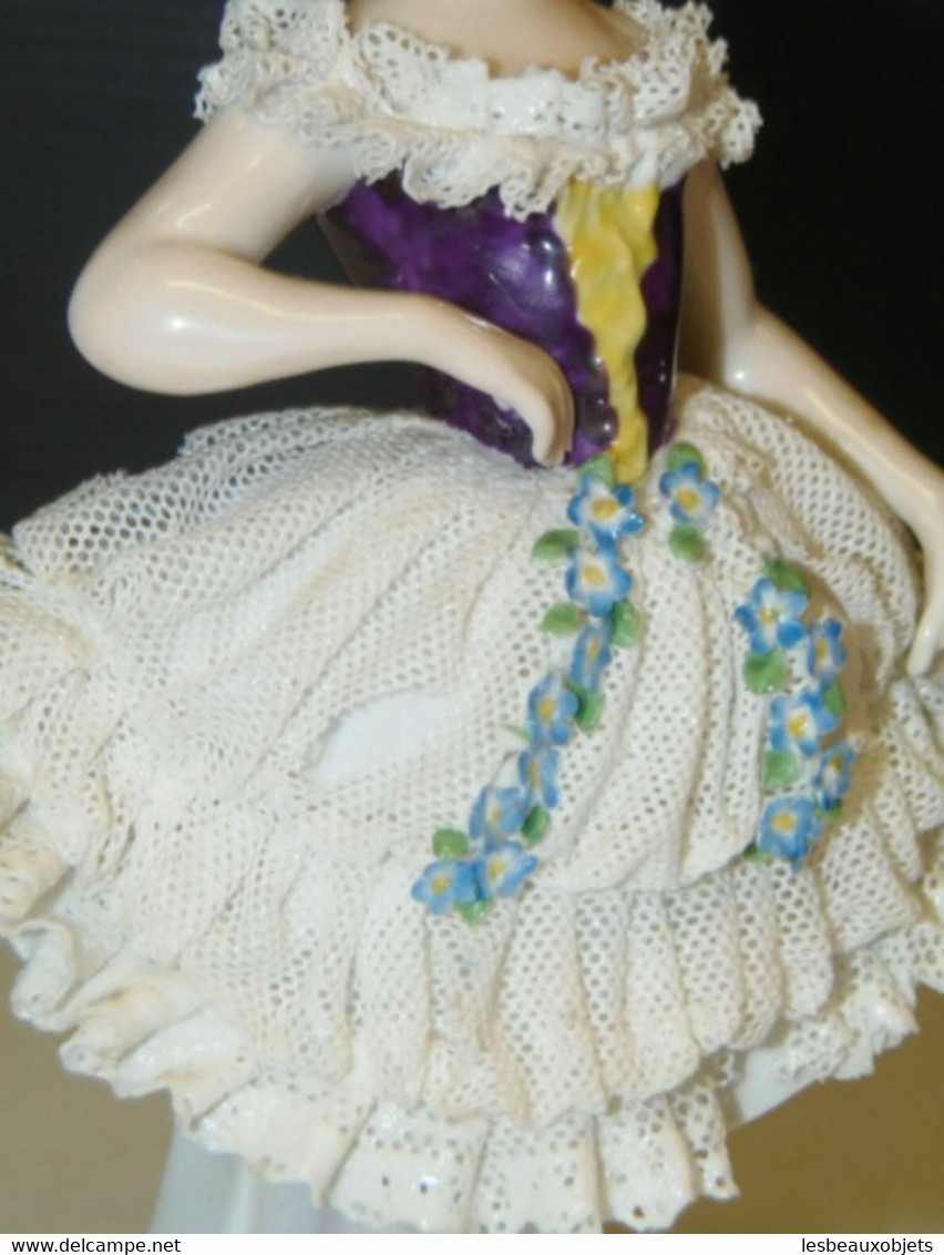 STATUETTE DANSEUSE PORCELAINE CAPODIMONTE robe dentelle objet de vitrine XIXe collection déco