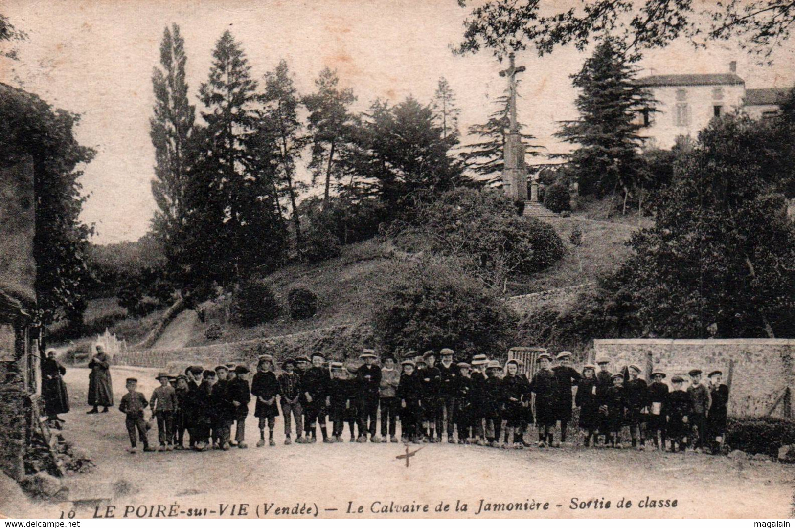 Le Poiré Sur Vie : Le Calvaire De La Jamonière, Sortie De Classe - Poiré-sur-Vie