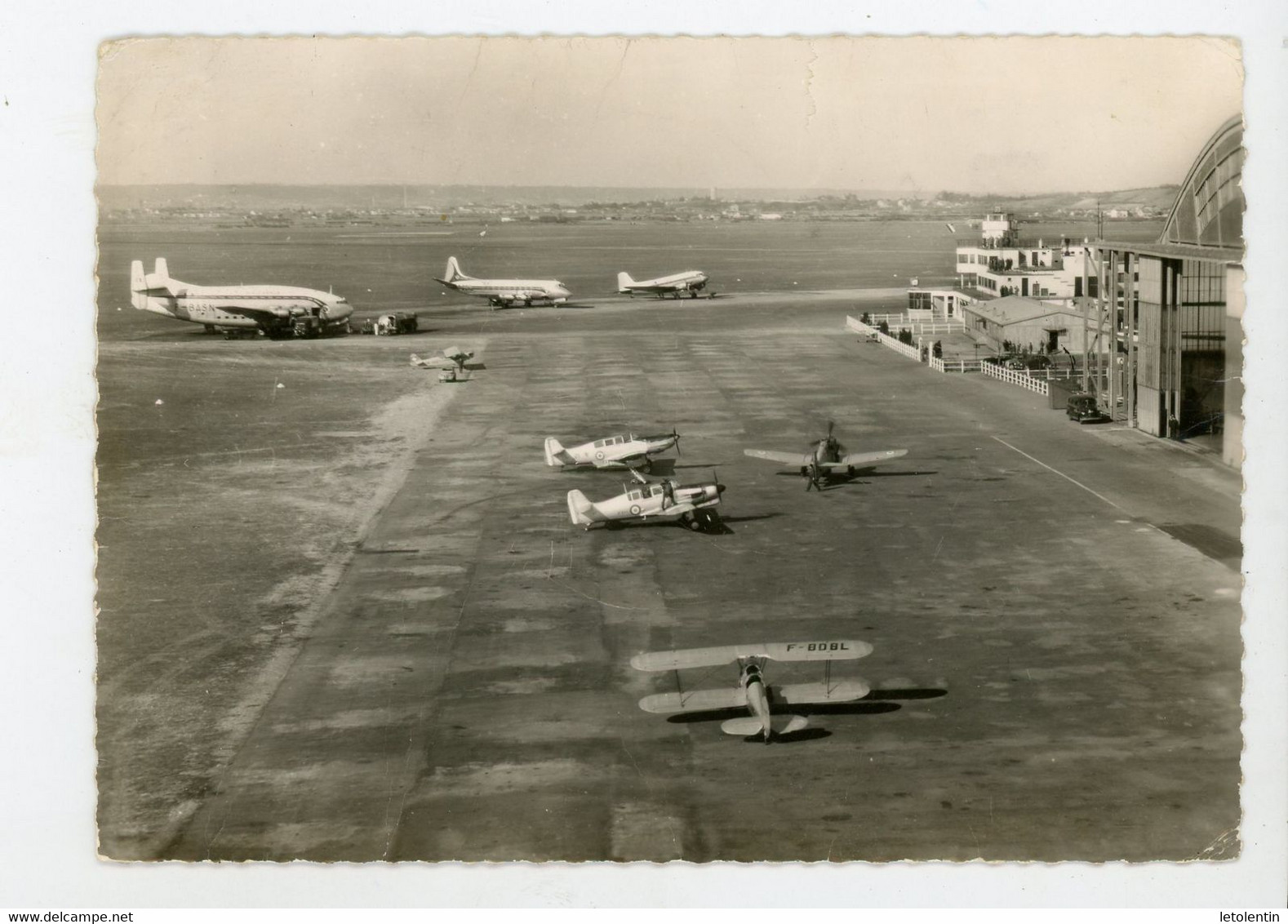 CPM : 69 - L'AEROPORT DE LYON BRON -  !!!! - Bron