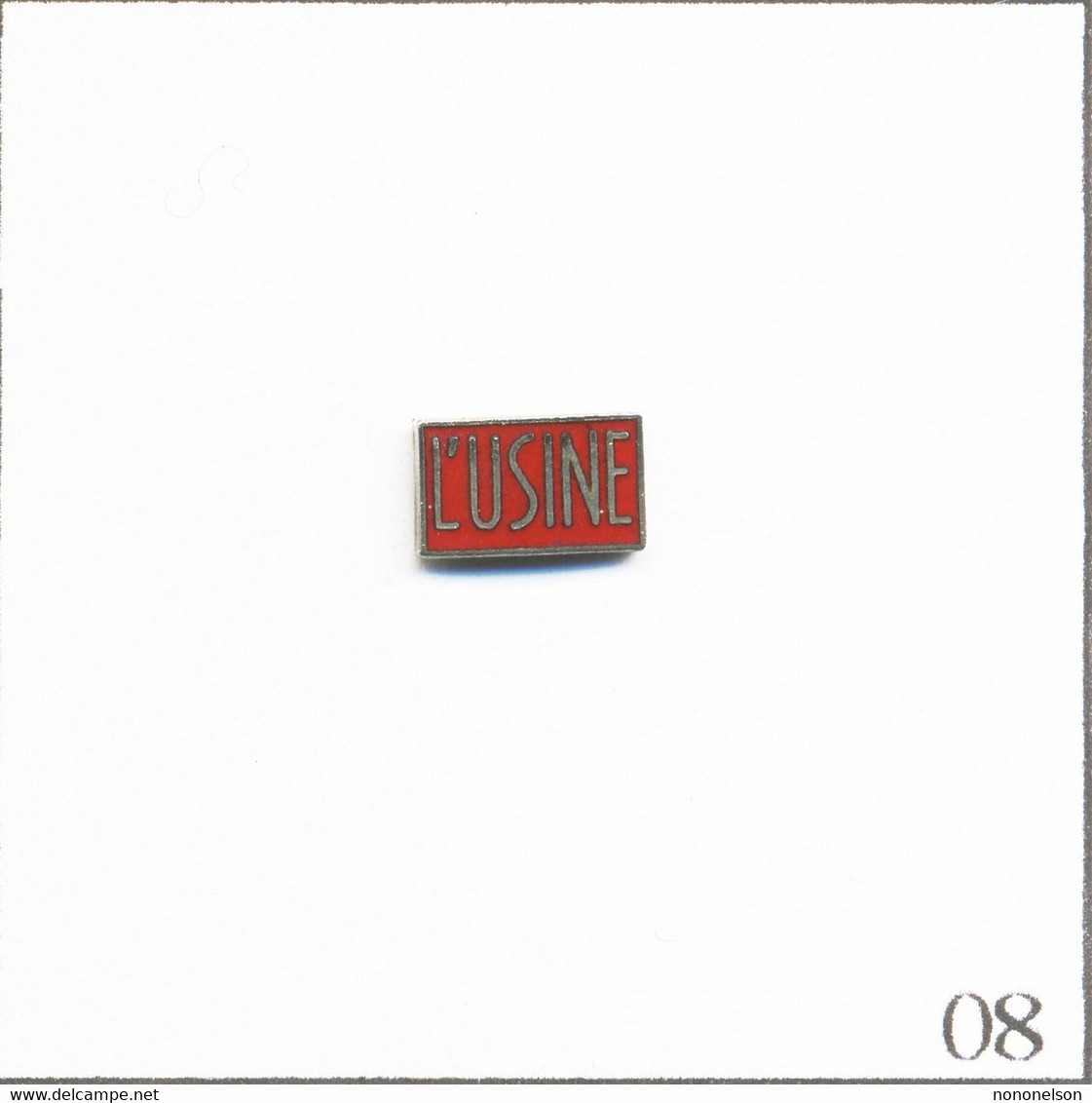 Pin's Média - Presse Ecrite / Magazine “L’Usine“ - Taille : 9 X 5,5 Mm. Non Estampillé. EGF. T822-08 - Médias