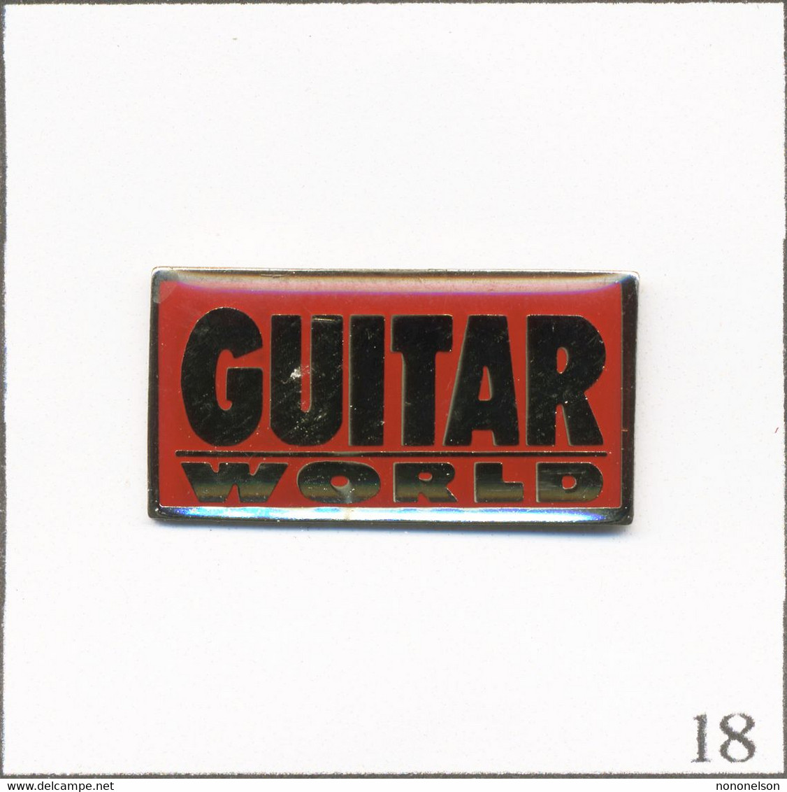 Pin's Média - Presse Ecrite / Magazine Américain “Guitar World“. Non Estampillé. Epoxy. T823-18 - Médias