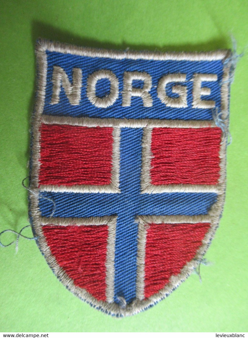 Ecusson Tissu  Ancien /  Militaria ? / NORGE ( Norvége) / Avec Drapeau Du Pays / Vers 1960-1970          ET335 - Escudos En Tela