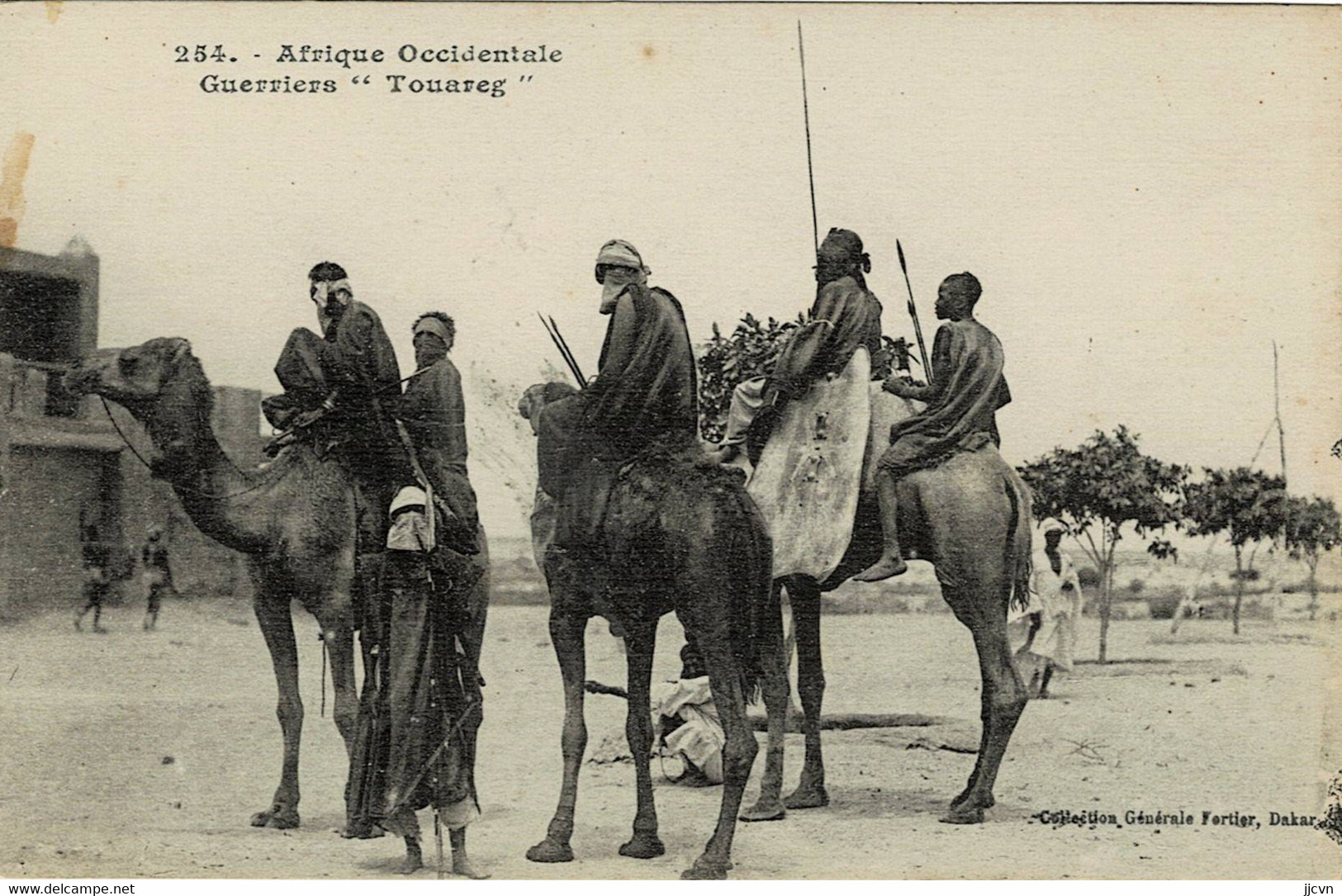 "Afrique Occidentale" - Lot De 2 Cartes Postales - Guerriers Touaregs Et Voyageurs (Voir Scan) - Afrique