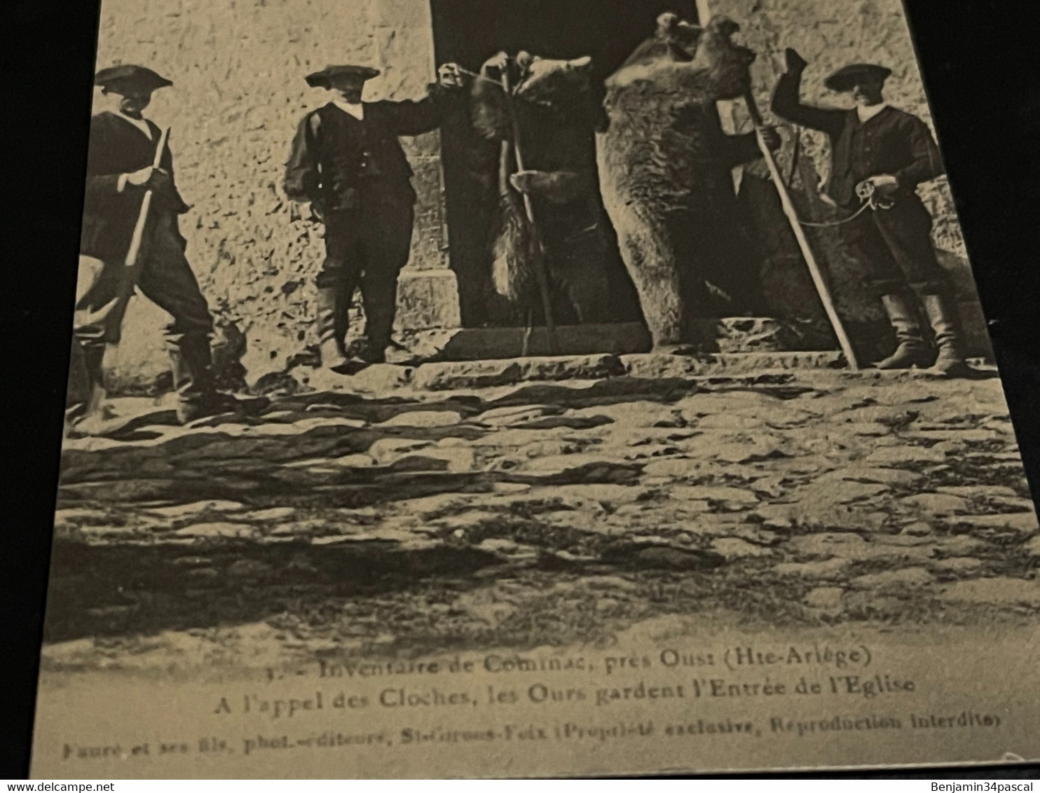 Cpa Haute-Ariège, Inventaire De Corminac ,Les Ours à L’entrée De L’église , édition Cecodi D’après 1900 Qualité - Oust