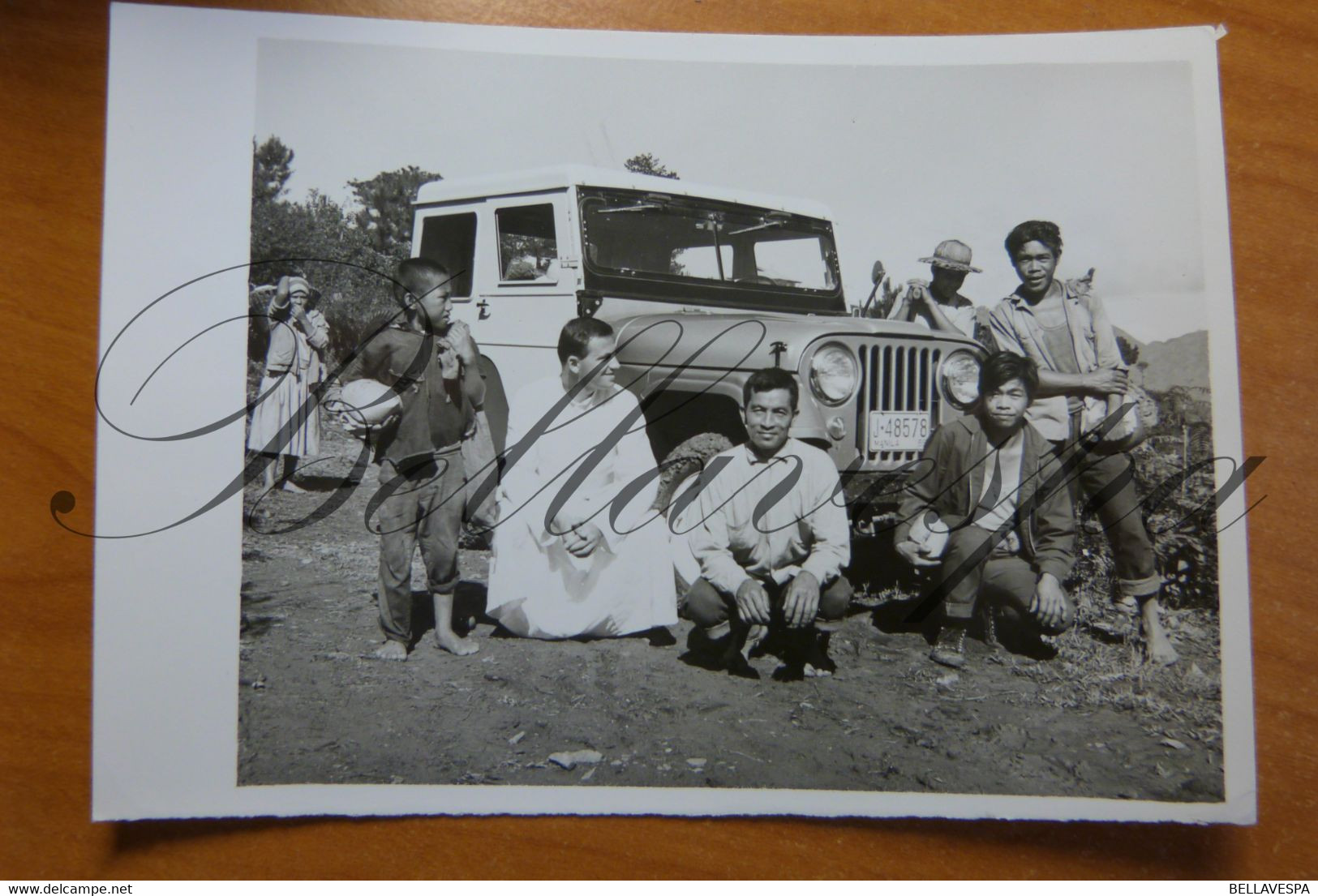 Filippijnen. Pater Wageners Met Zijn CJ5 Jeep Met Hard-Top Nummerplaat  J-48578 ('65) - Philippinen