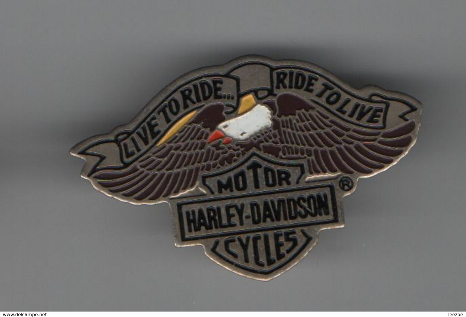PIN'S HARLEY DAVIDSON :LIVE TO RIDE RIDE TO LIVE © HARLEY DAVIDSON SOLID BRASS.........BT21 - Motos