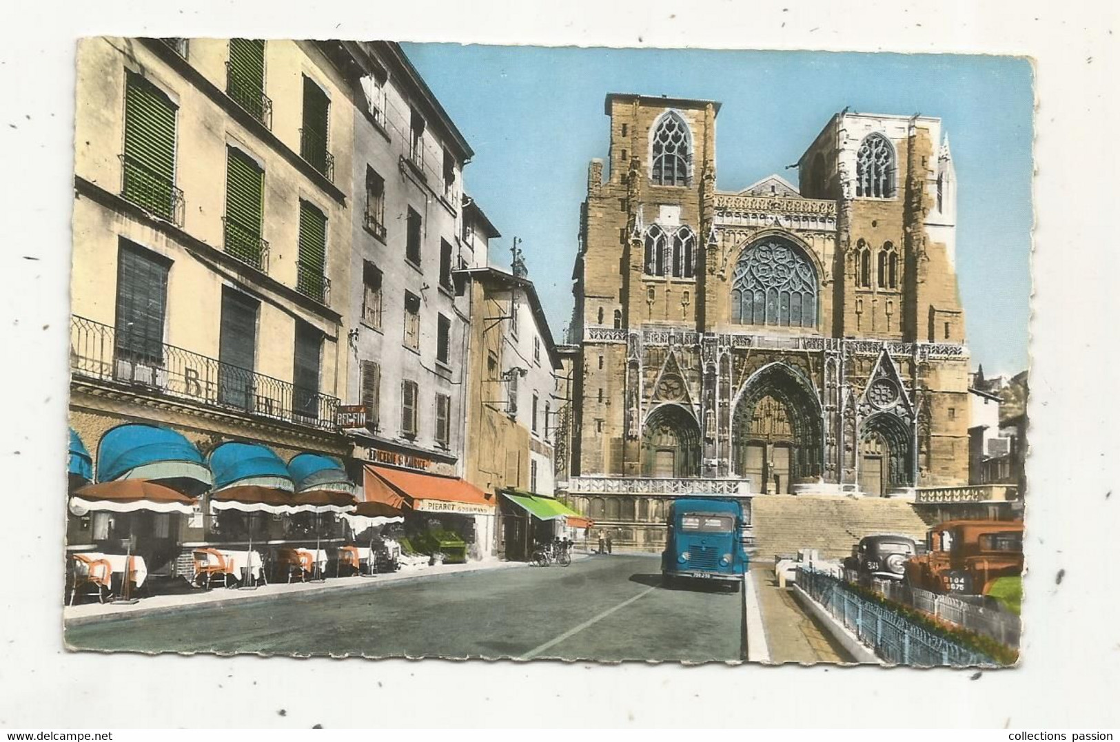 Cp , Automobiles , Camionette RENAULT , Commerces , 38 , Vienne Sur Le Rhône , Vierge , Place Et Cathédrale St Maurice - Camions & Poids Lourds