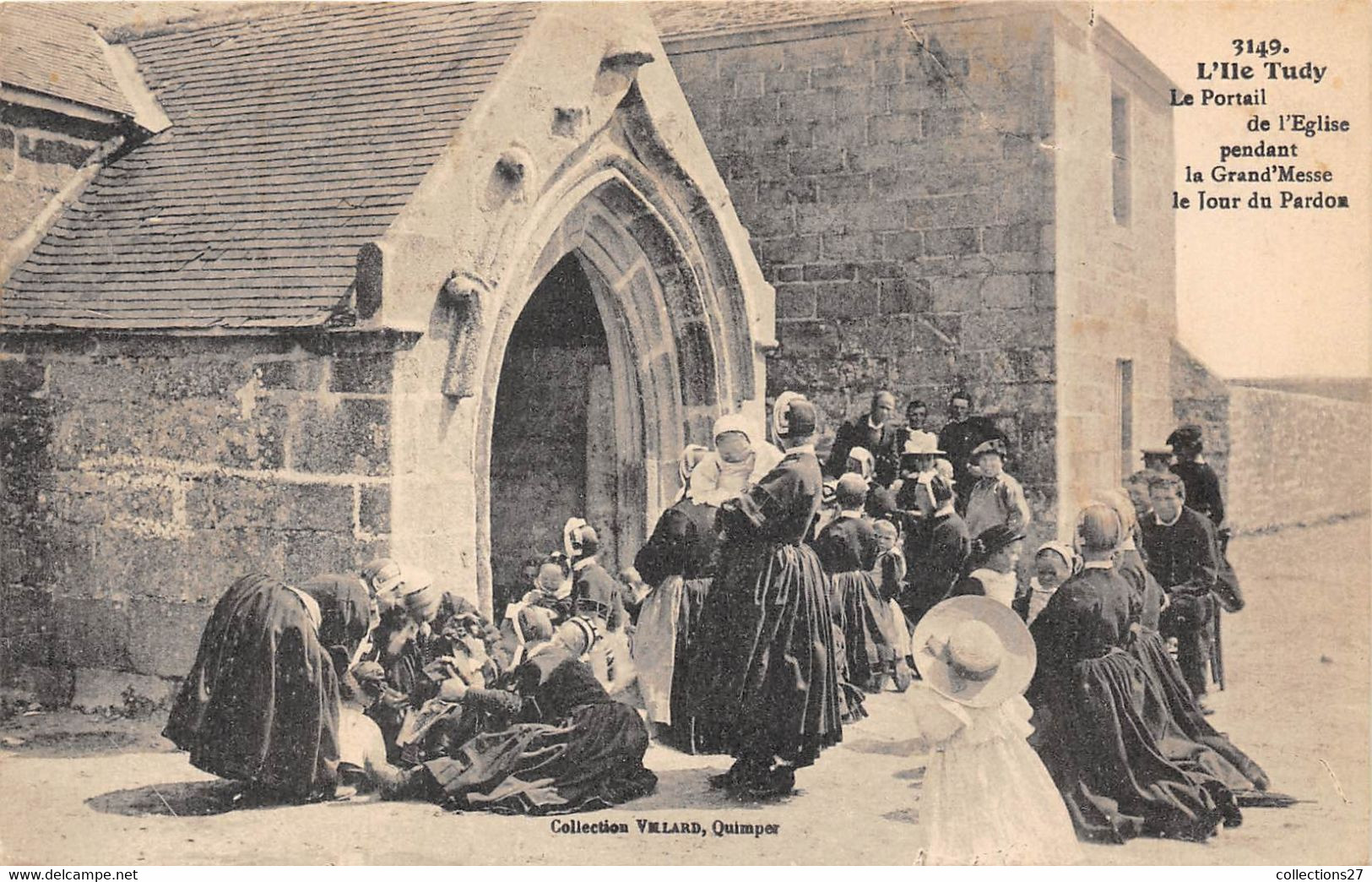 29-L'ILE-TUDY- LE PORTAIL DE L'EGLISE PENDANT LA GRAND'MESSE LE JOUR DU PARDONS - Ile Tudy