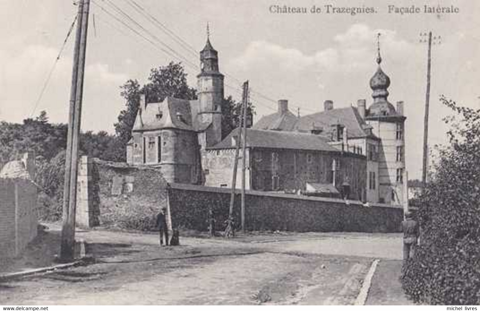 Trazegnies - Courcelles  - Château - Façade Latérale - Pas Circulé - Animée - Etat Neuf - Courcelles