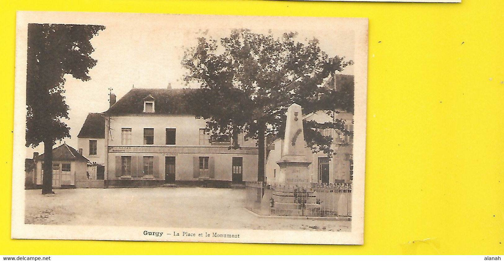 GURGY La Place Et Le Monument Aux Morts (Guimard) Yonne (89) - Gurgy