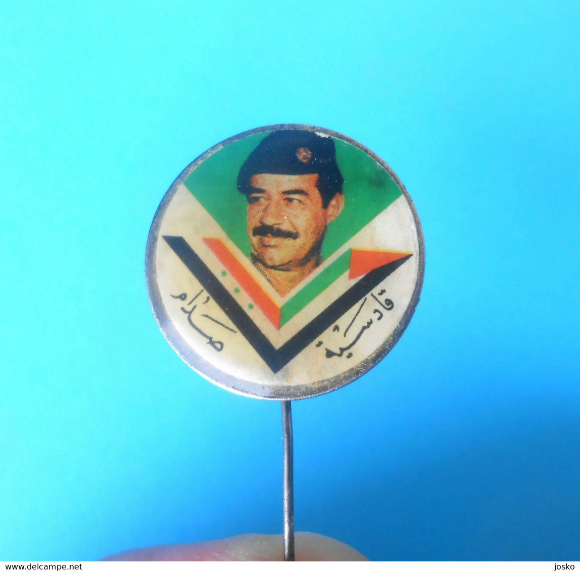 SADDAM HUSSEIN - Iraq Ex President ... Nice Old Rare Pin Badge * Irak Iraque Iraqi - Militaria