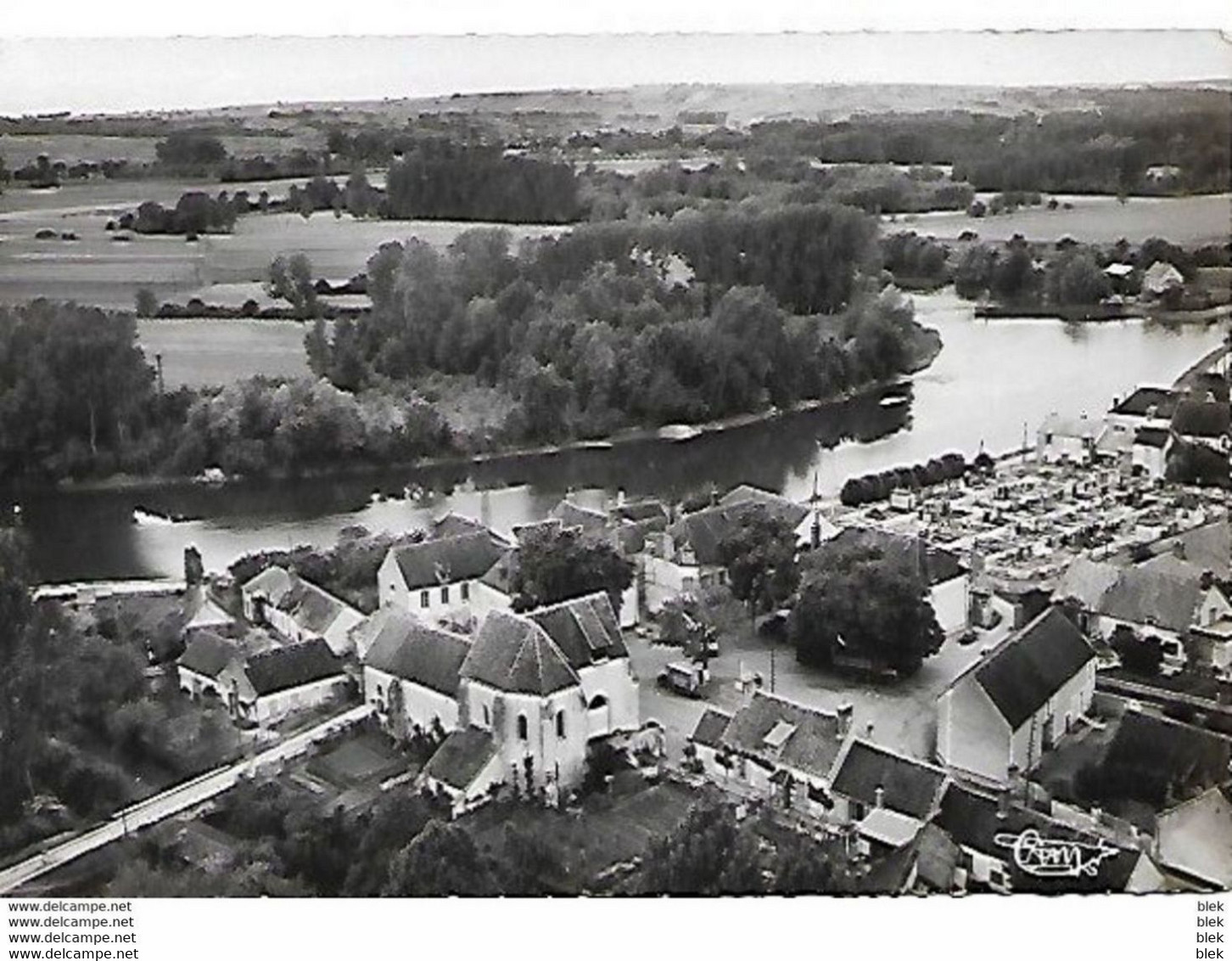 89 . Yonne . Gurgy : Vue Aerienne  Sur L ' église - Gurgy