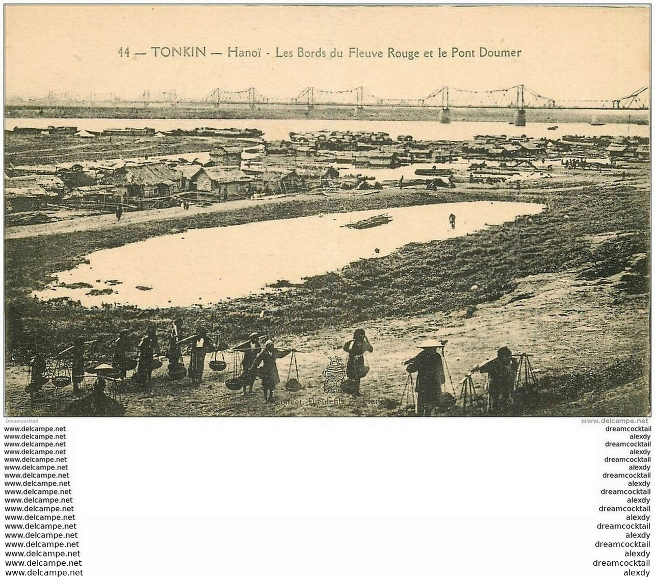 VIET NAM. Tonkin Hanoï. Porteurs D'eau Sur Les Bords Du Fleuve Rouge Et Pont Doumer 1924 - Vietnam