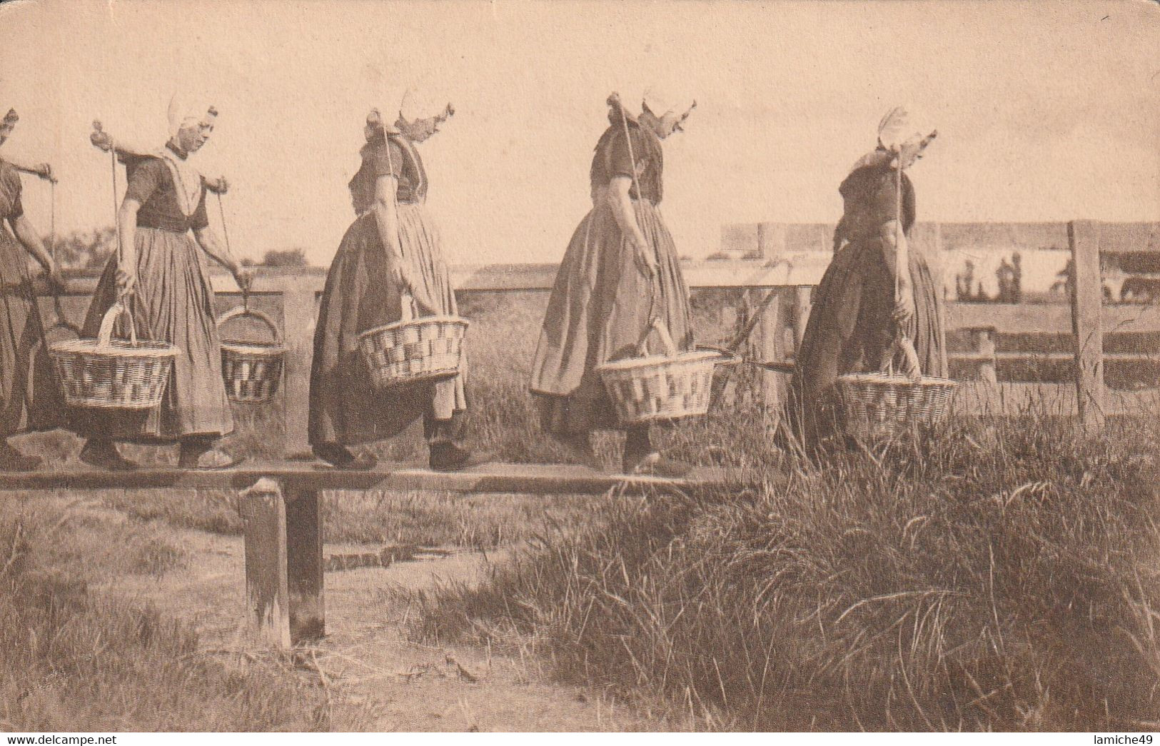 NAAR De STAD ZEELAND HOLLAND Porteuse Eau - Autres & Non Classés