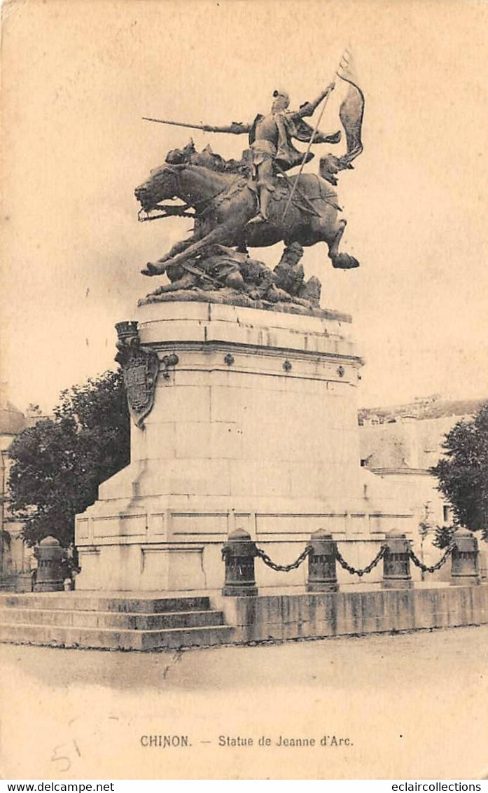 Chinon       37          Statue De  Jeanne D'Arc     (voir Scan) - Chinon