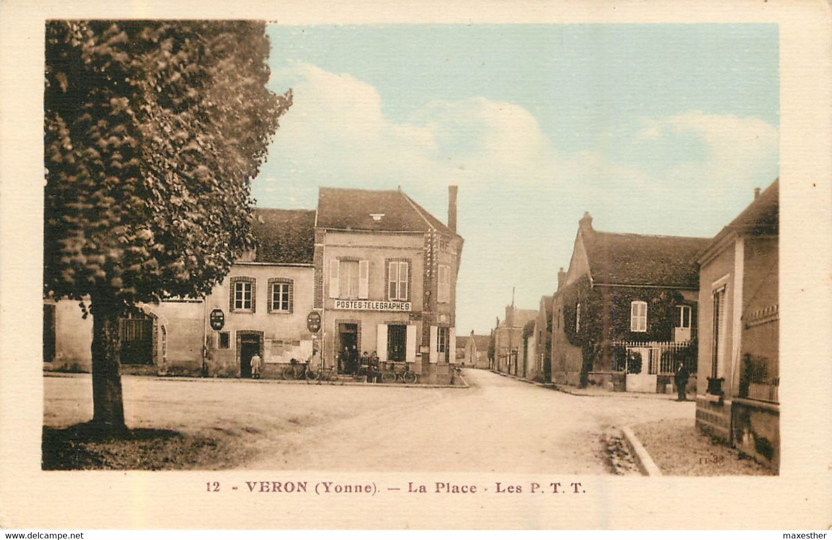 VERON La Place Et Les PTT - Veron