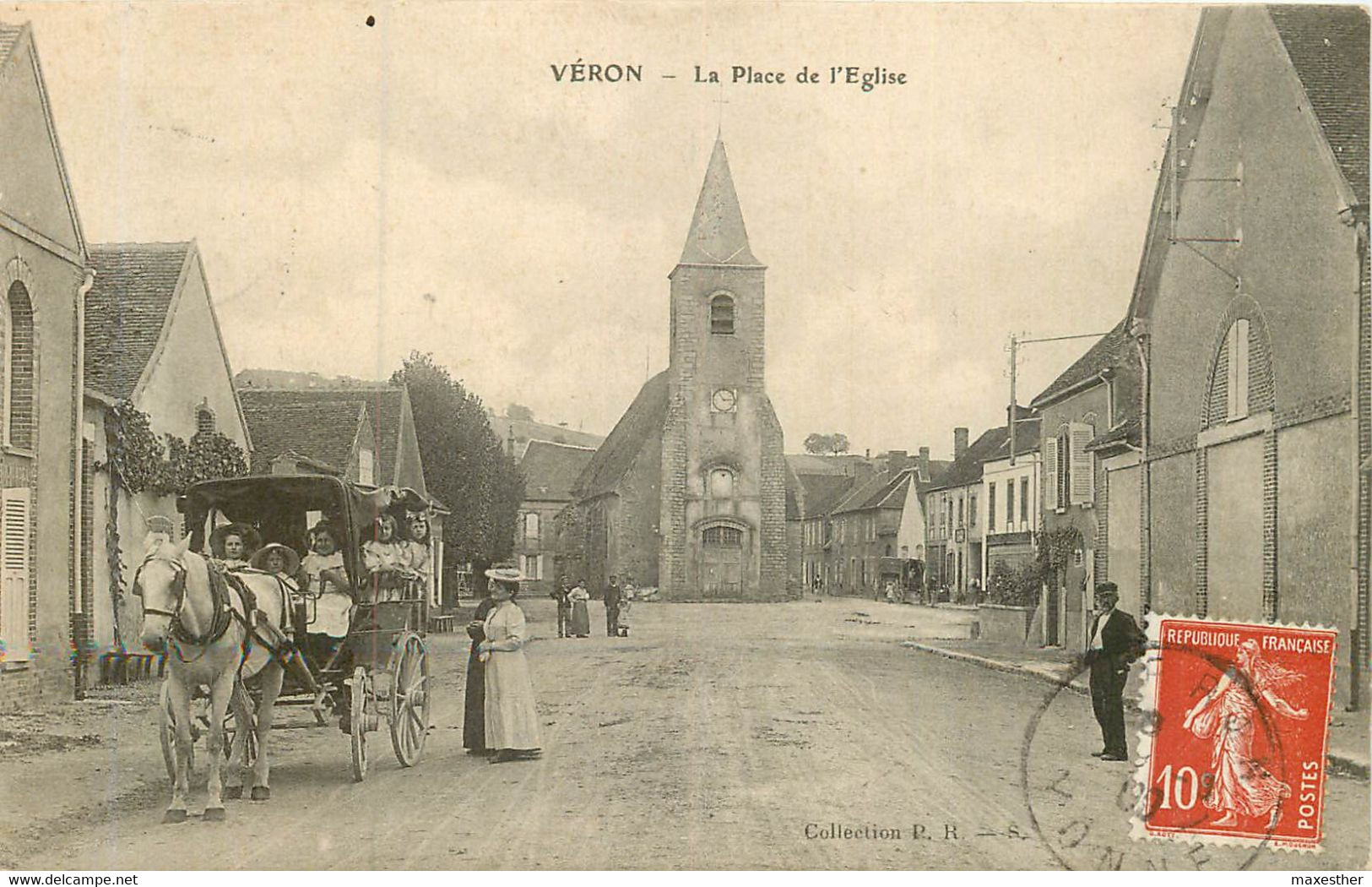 VERON La Place De L'église - Veron