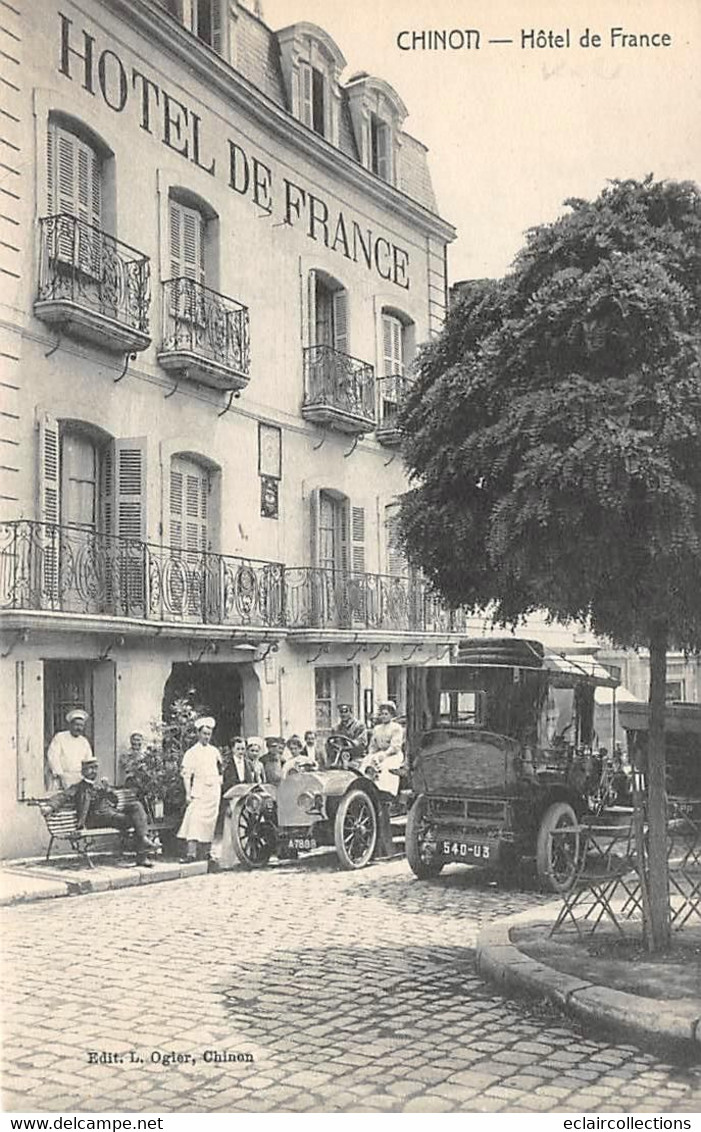 Chinon       37         Extérieur De L'Hôtel De France . Personnel Et Voitures  (voir Scan) - Chinon