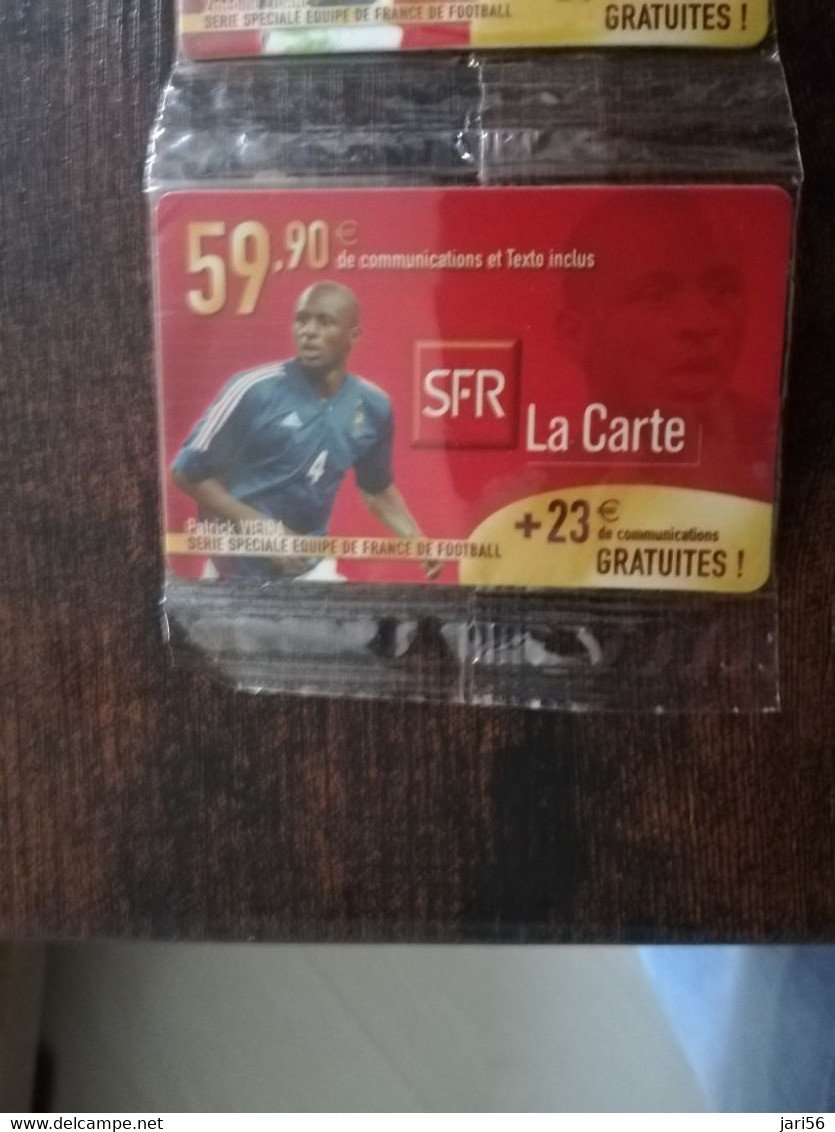 FRANCE  SFR CARDS/ SERIE EQUIPE DE FRANCE DE FOOTBALL 11 MINT CARDS IN WRAPPER/ COLLECTORS ITEM    ** 6138** - Errors And Oddities