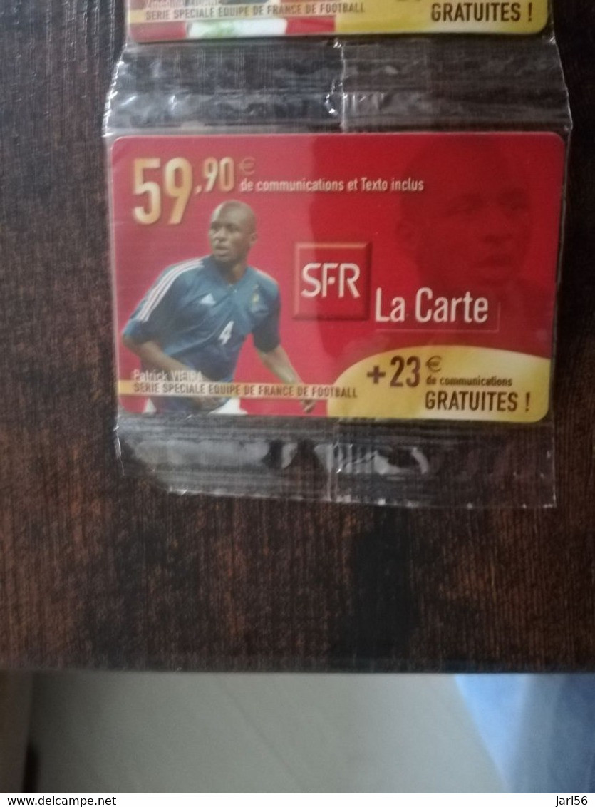 FRANCE  SFR CARDS/ SERIE EQUIPE DE FRANCE DE FOOTBALL 11 MINT CARDS IN WRAPPER/ COLLECTORS ITEM    ** 6138** - Variedades