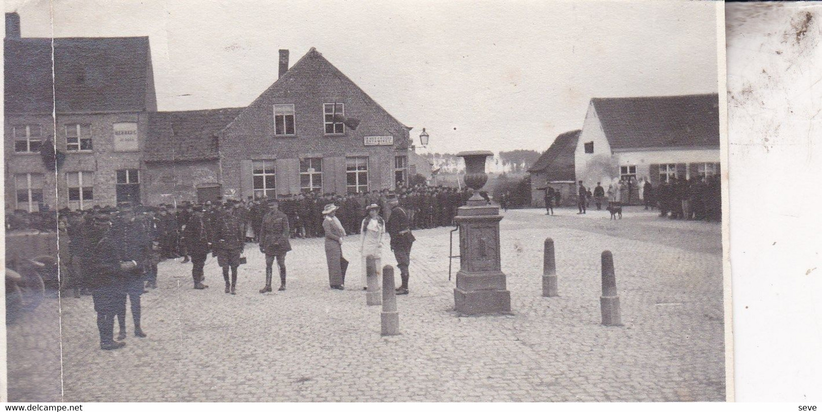 14-18 GHYVERINCKHOVE 14 Juin 1915  Visite Du Roi Albert Et De La Reine Elisabeth Au QG Format Environ 4,5 X 12 - Guerre, Militaire