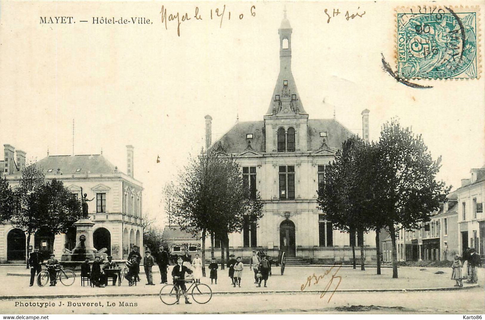 Mayet * La Place Et L'hôtel De Ville * Villageois - Mayet