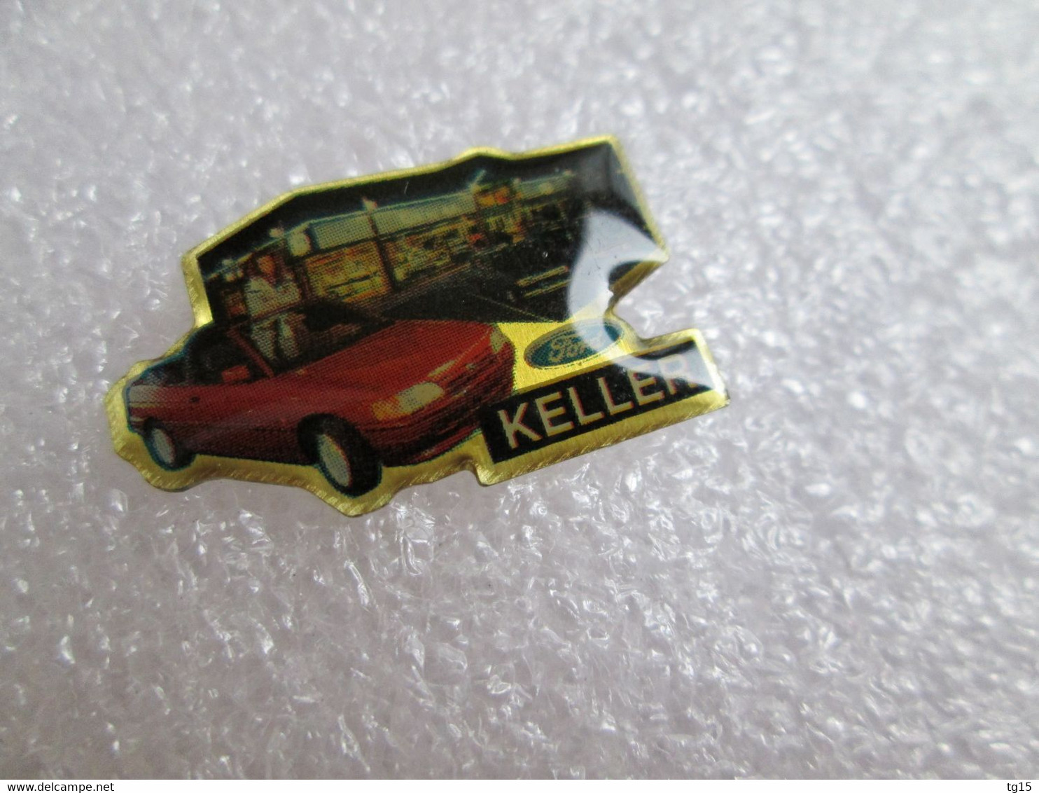 PIN'S    FORD   ESCORT  CABRIOLET    GARAGE  KELLER - Ford