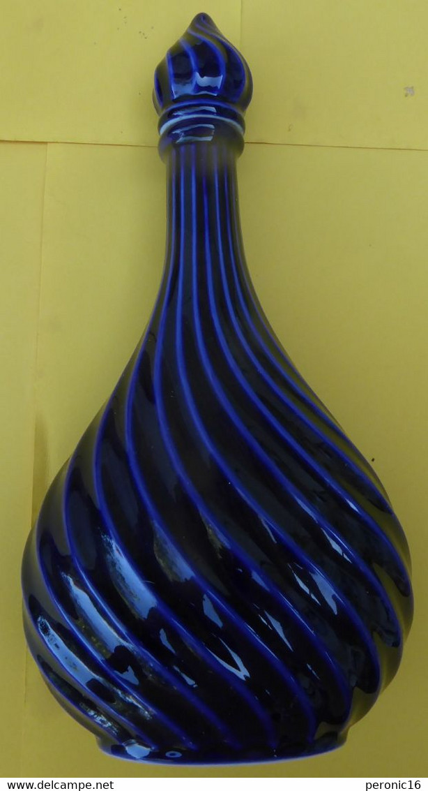 Carafe De Cognac : Une Carafe  Prototype En Porcelaine Bleu De Four, Pour Les Cognac Otard - Licor Espirituoso