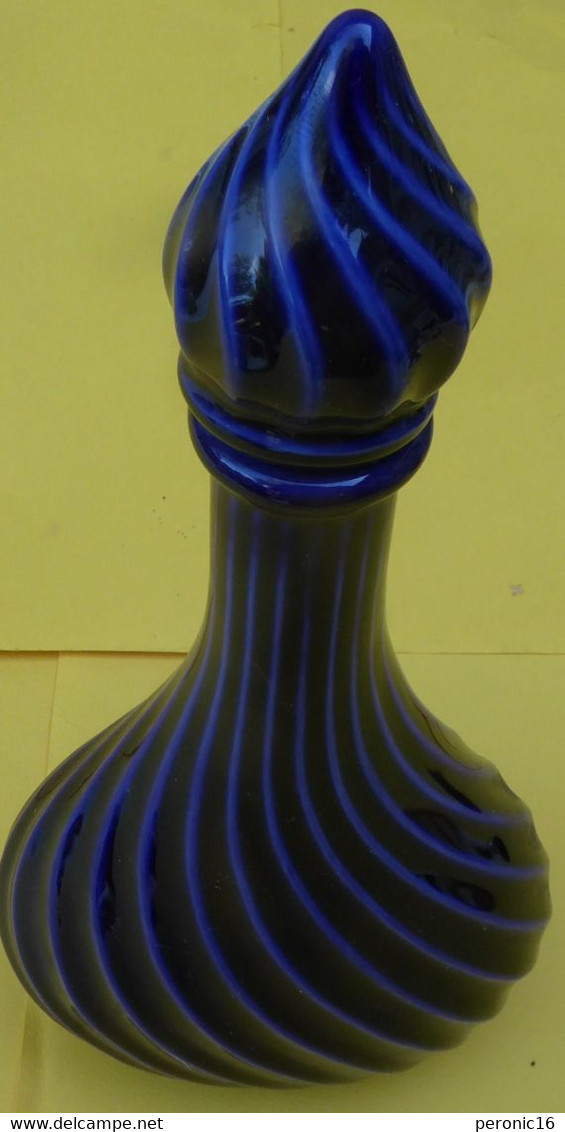 Carafe De Cognac : Une Carafe  Prototype En Porcelaine Bleu De Four, Pour Les Cognac Otard - Spiritueux