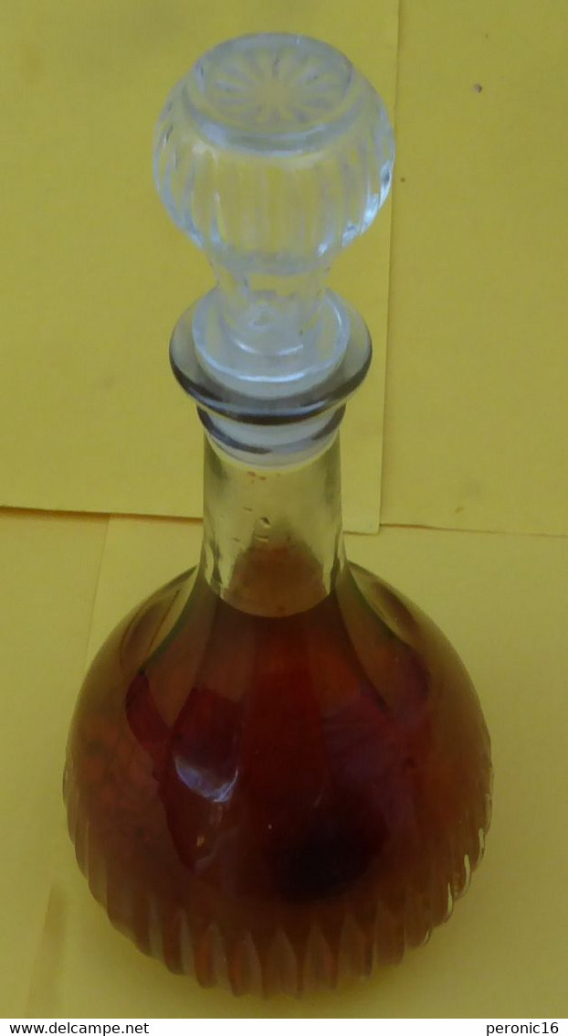 Carafe De Cognac : Une Carafe  Prototype En  Verre Teinté , Pour Les Cognac HARDY - Spiritus