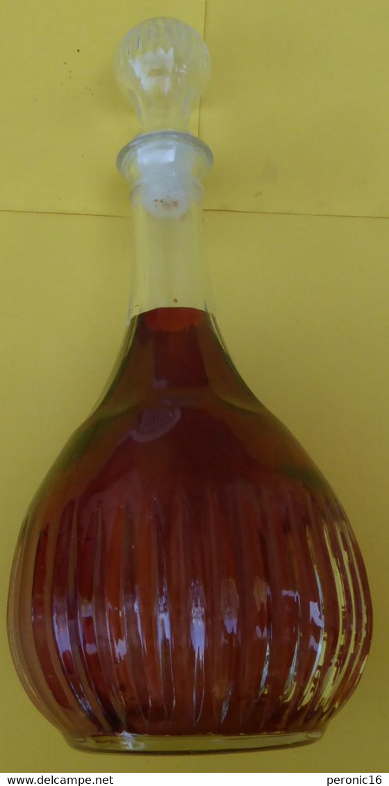 Carafe De Cognac : Une Carafe  Prototype En  Verre Teinté , Pour Les Cognac HARDY - Alcoolici