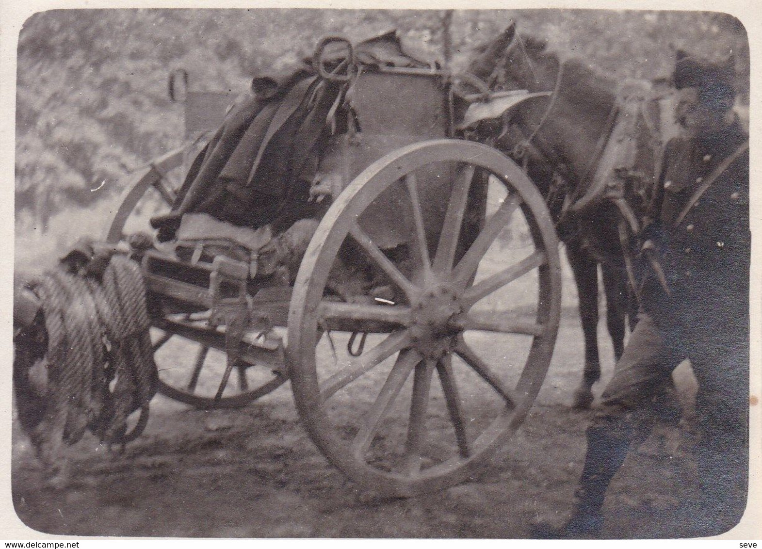 14-18 Campagne Belgique  1914 Matériel De Transport Caisson Photo Amateur Format Environ 5,5 Cm X 12 - Guerre, Militaire