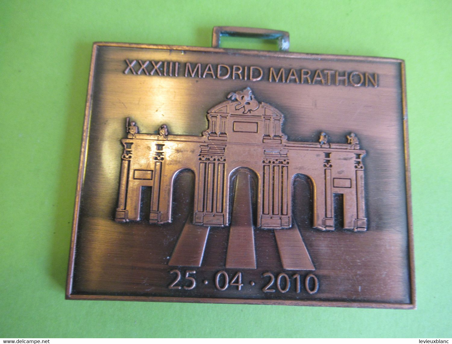 Médaille De MARATHON/ XXXIII MADRID Marathon/ 3M La Suma De Todos Comunidad De Madrid / 25 Avril 2010     SPO359 - Altri & Non Classificati